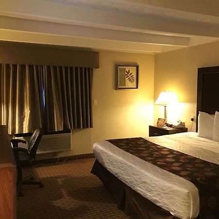 Days Inn By Wyndham Bloomington West Zewnętrze zdjęcie