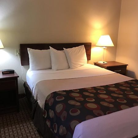 Days Inn By Wyndham Bloomington West Zewnętrze zdjęcie