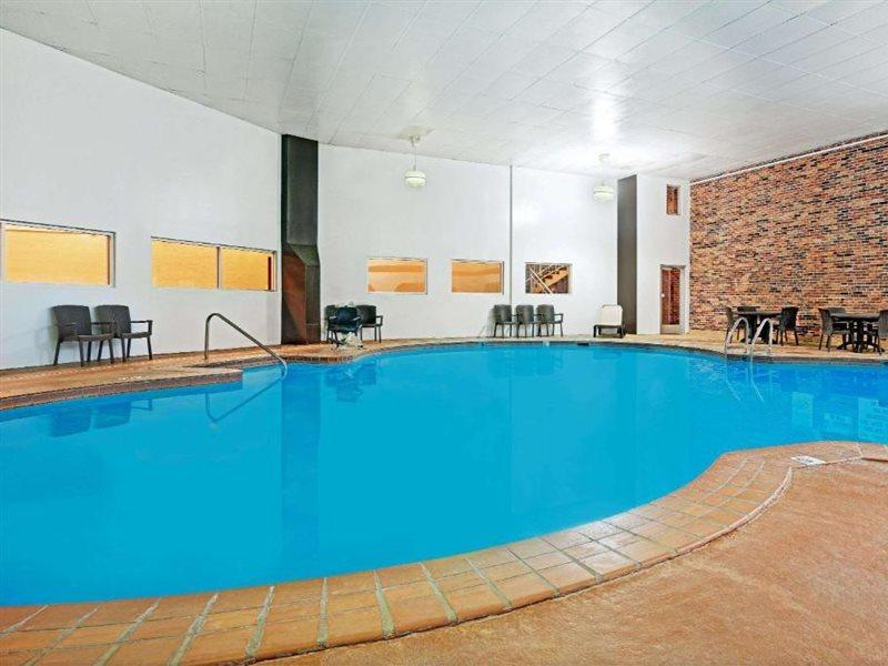 Days Inn By Wyndham Bloomington West Zewnętrze zdjęcie