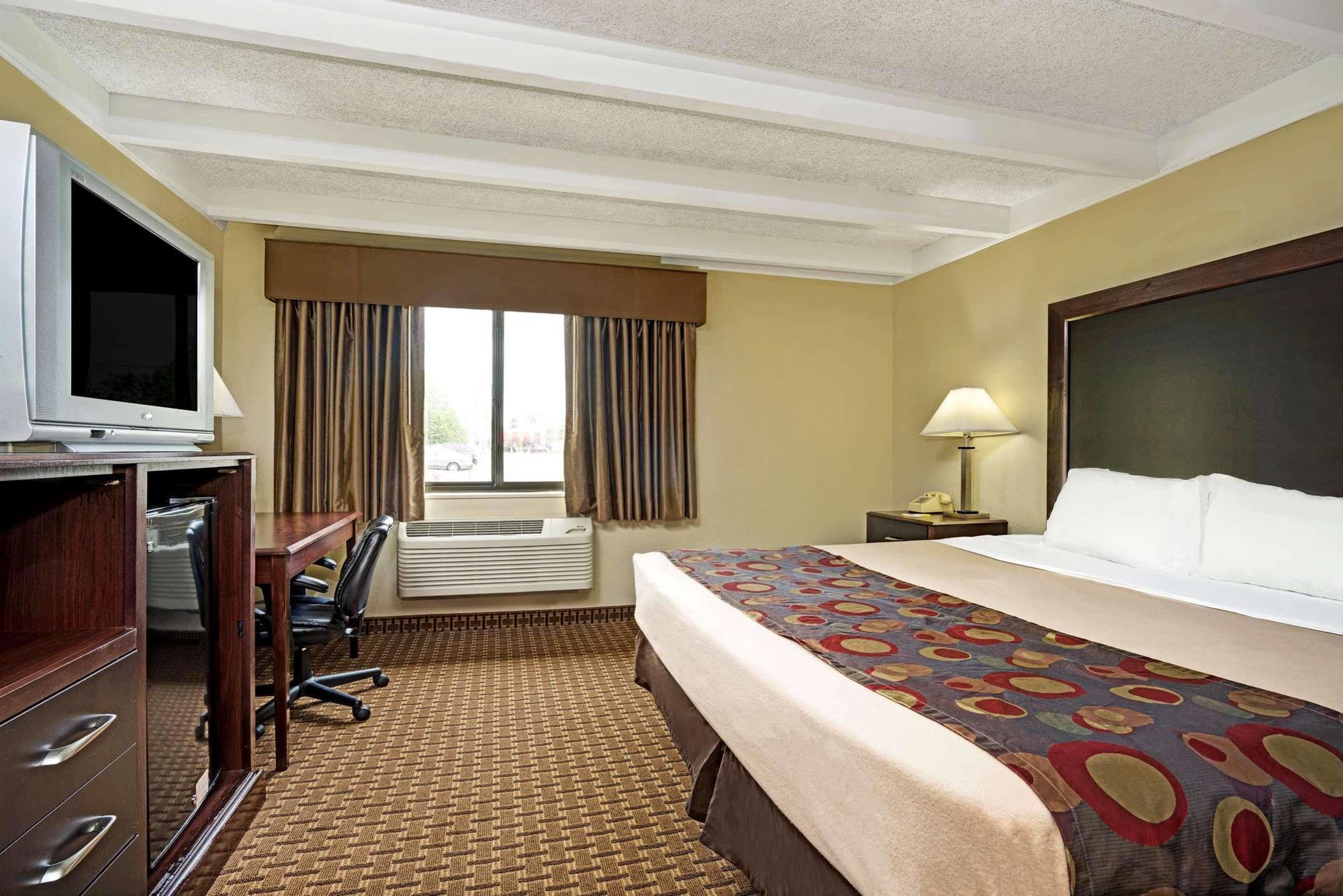Days Inn By Wyndham Bloomington West Zewnętrze zdjęcie