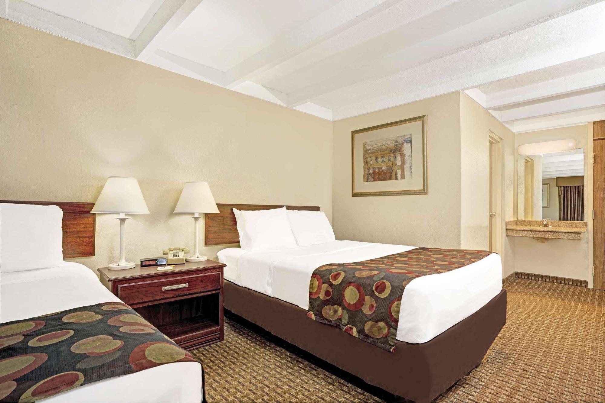 Days Inn By Wyndham Bloomington West Zewnętrze zdjęcie