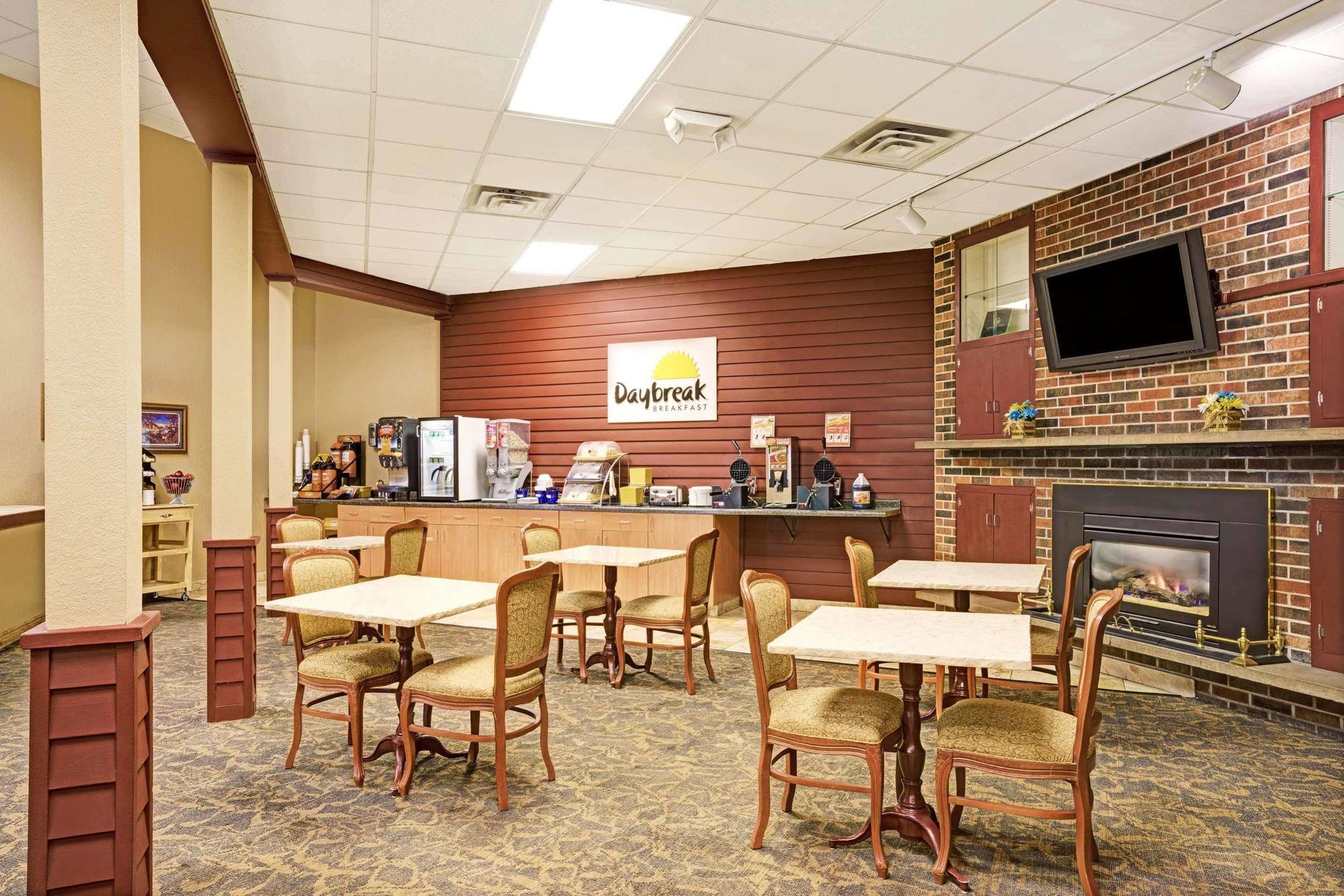 Days Inn By Wyndham Bloomington West Zewnętrze zdjęcie