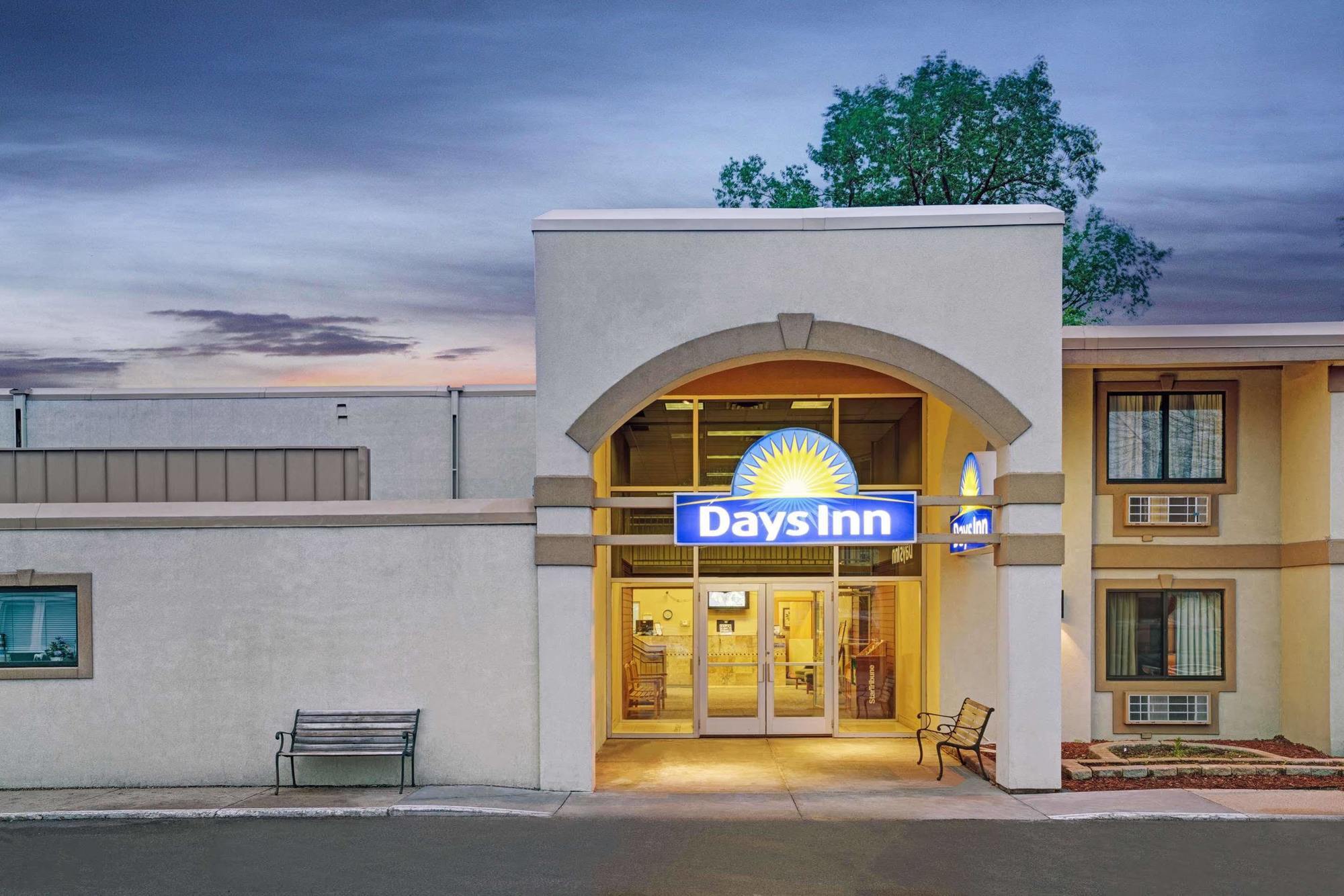 Days Inn By Wyndham Bloomington West Zewnętrze zdjęcie