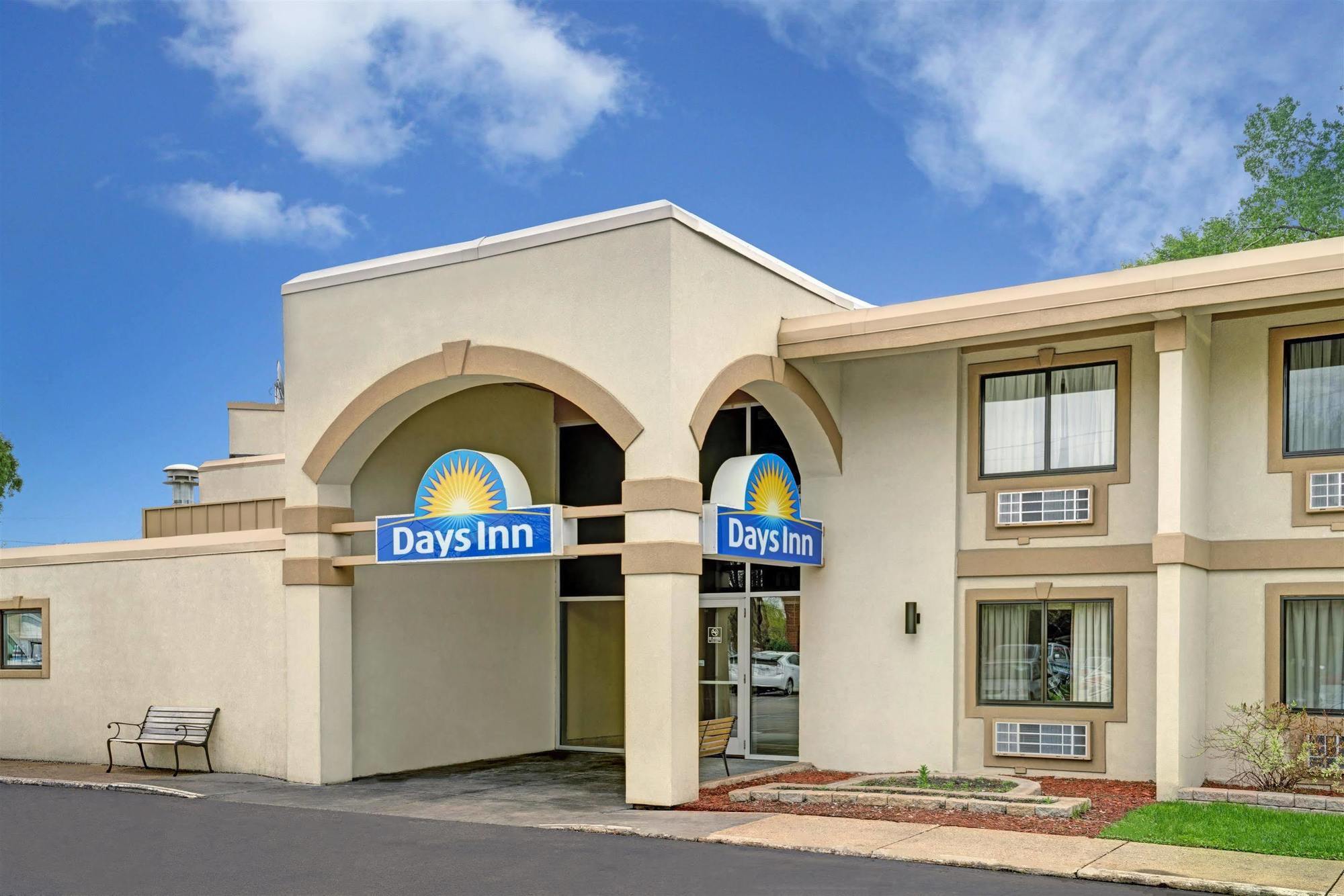 Days Inn By Wyndham Bloomington West Zewnętrze zdjęcie
