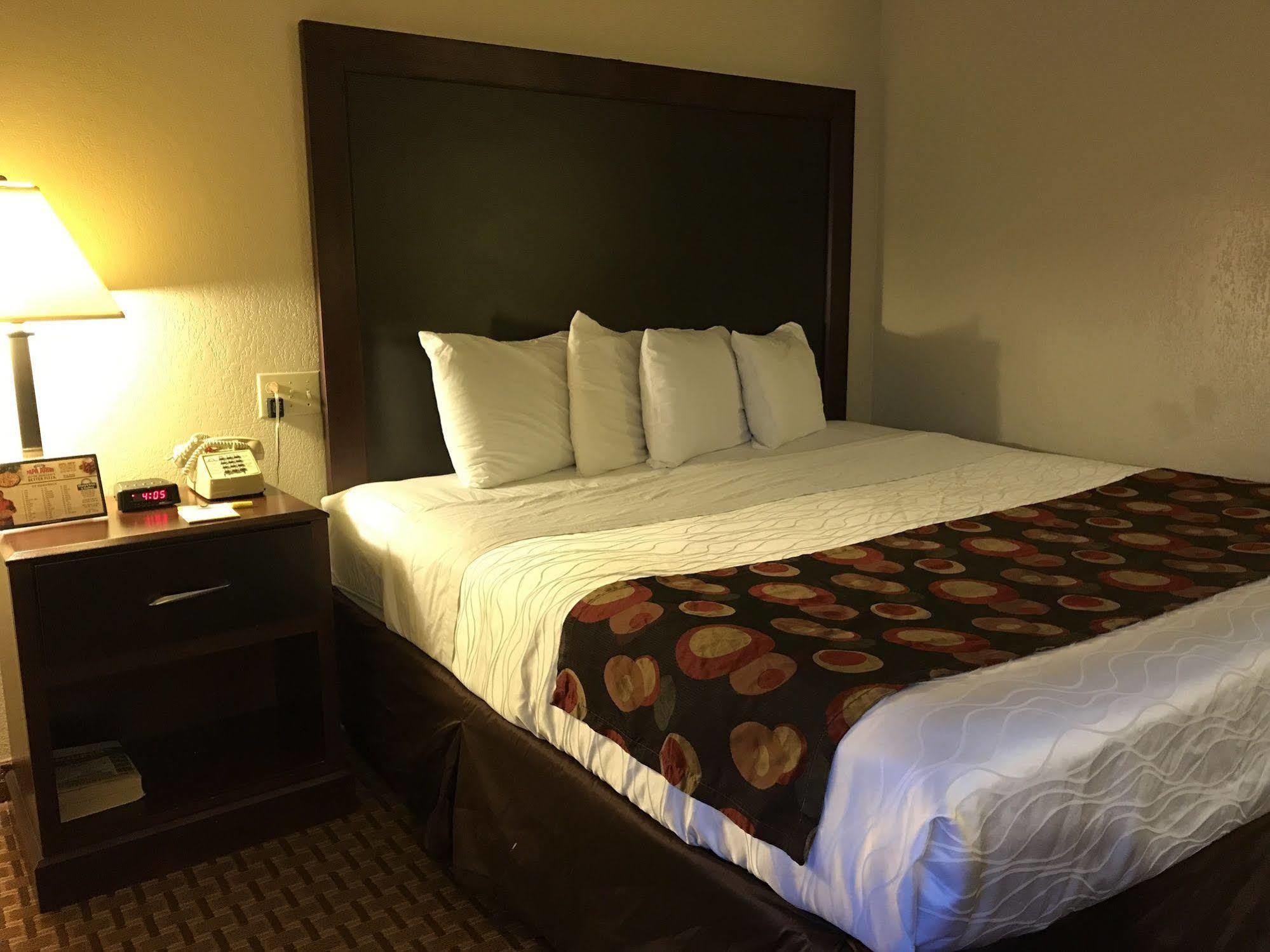 Days Inn By Wyndham Bloomington West Zewnętrze zdjęcie