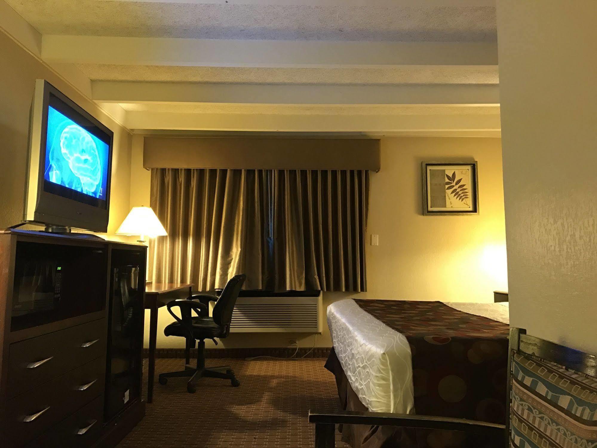 Days Inn By Wyndham Bloomington West Zewnętrze zdjęcie